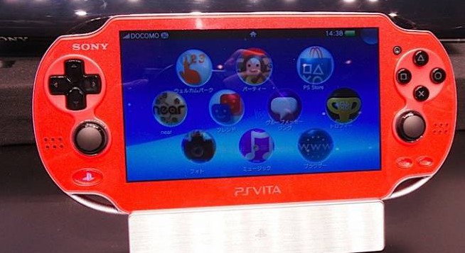 PS Vita в новых цветах - красном и синем